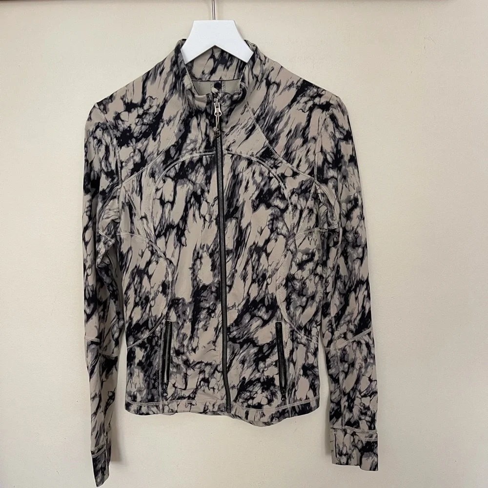 lululemon athletica Black and White Jacket - Picture 5 of 13